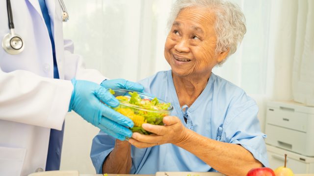 A study finds that organic animal-based and plant-based food consumption is positively associated with higher cognitive score.